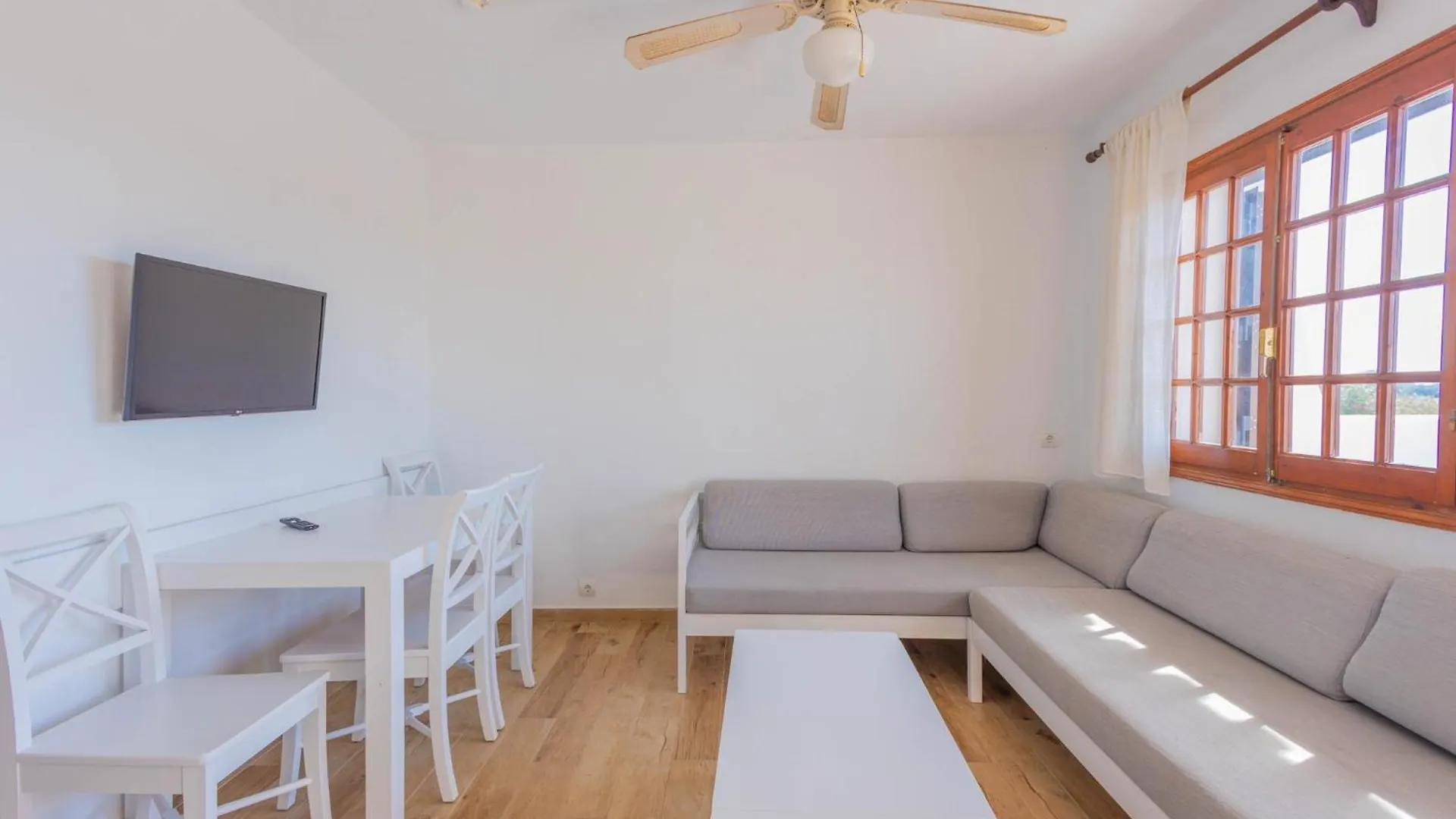 Apartamentos Son Bou Gardens By Menorcarentals